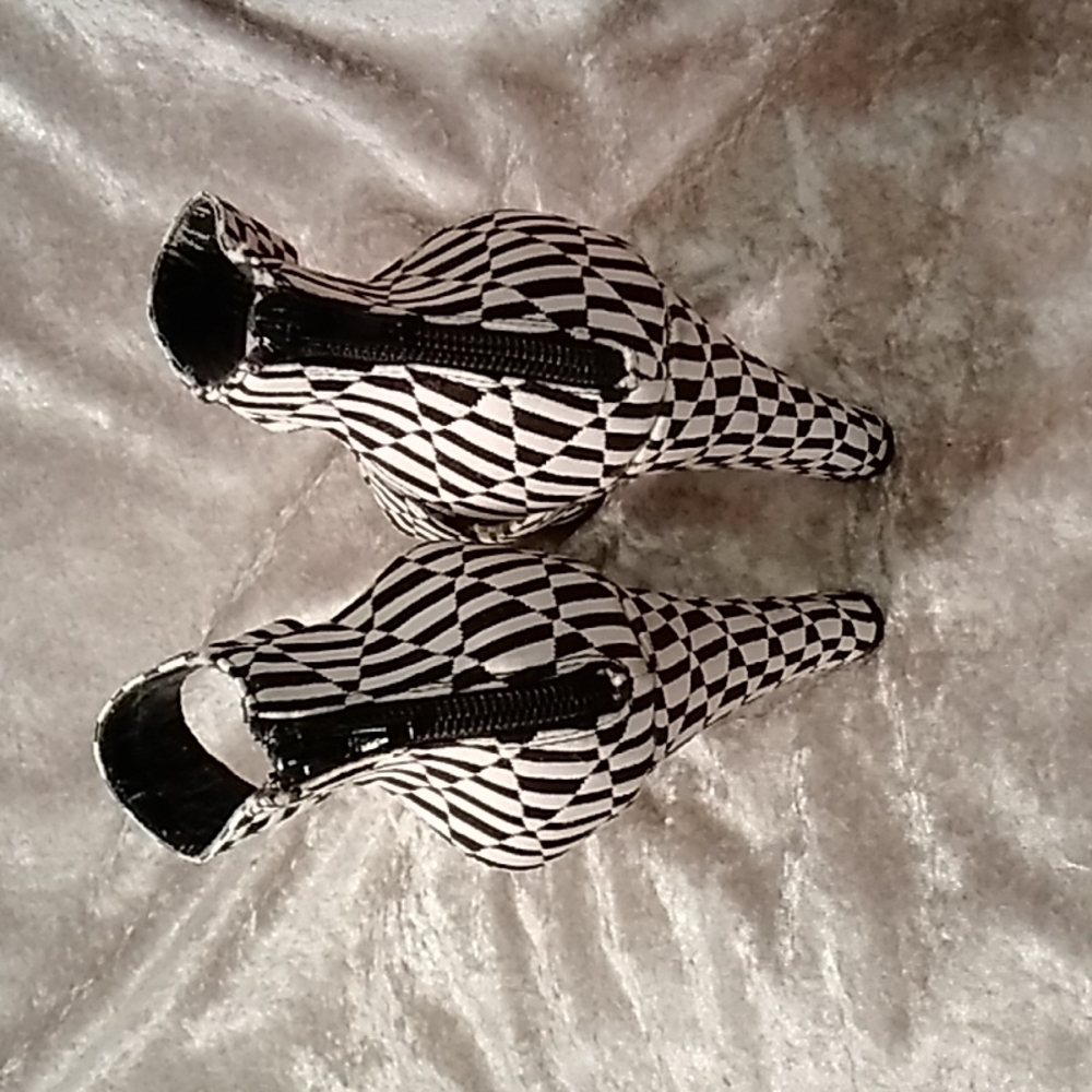 Ladies Heels - Picture 2 of 4